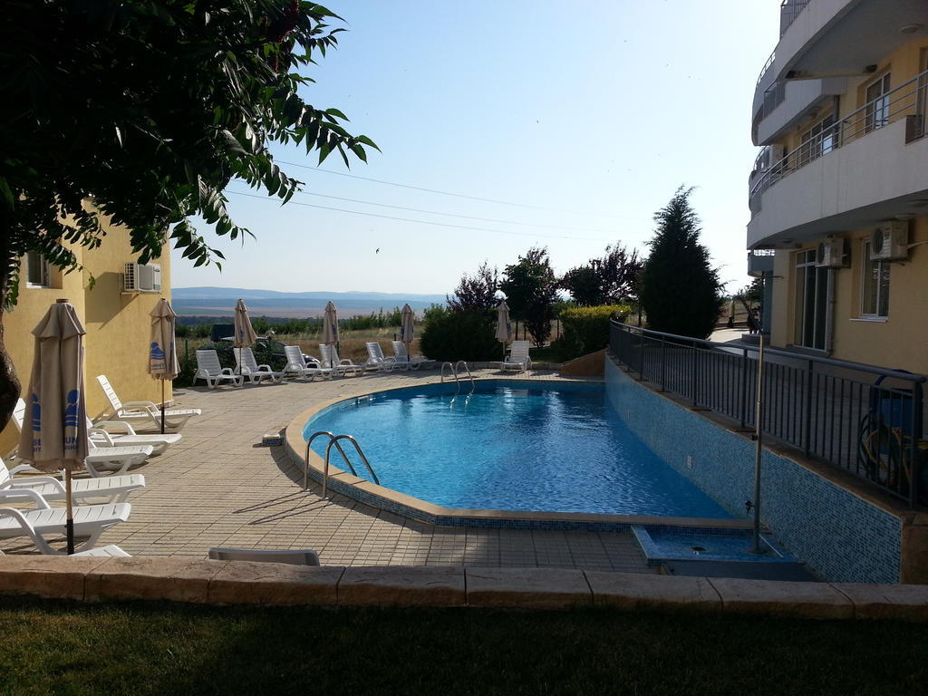 Menada Sunset Kosharitsa Apartments ภายนอก รูปภาพ